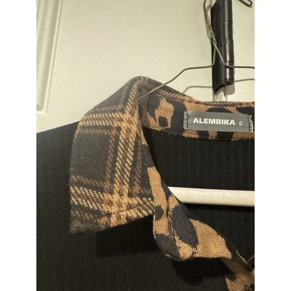 Alembika‎ Women's Black Button Down Leopard Shirt Long Sleeves Ribbed Sz 0